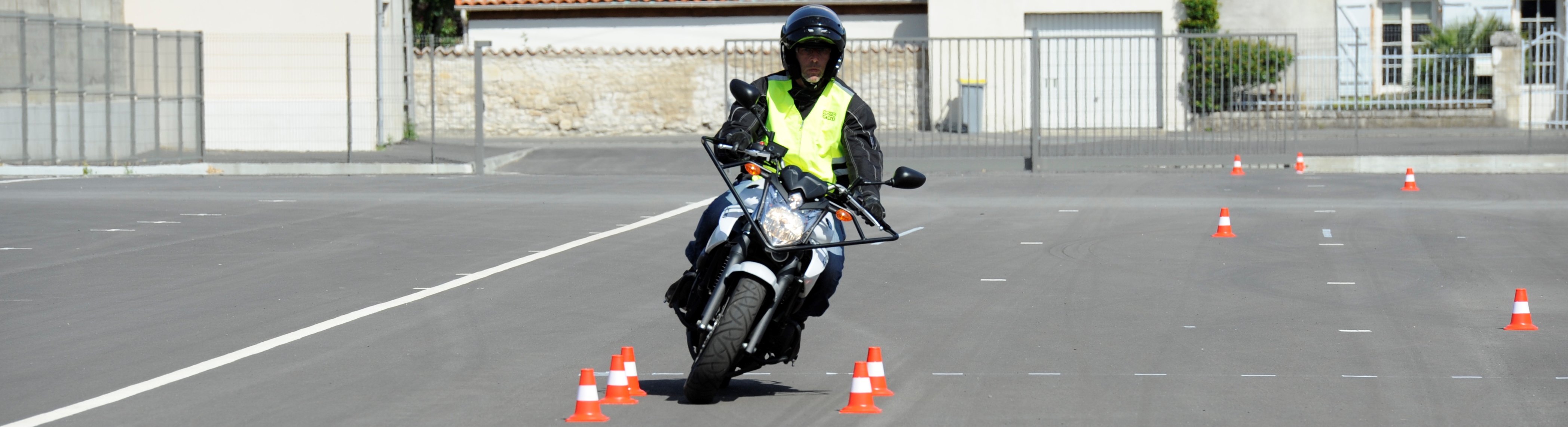 Etapes Et Formations Pour Passer Le Permis Moto Codes Rousseau