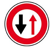 cedez-passage-usagers-venant-face